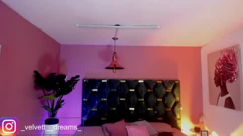 Snapshot of velvet_dreams_ chatting on June 5, 12:44 pm Isabella online show from June 5, 12:44 pm