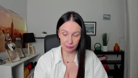 Snapshot of velvet_jasmine chatting on October 8, 5:38 am Jasmine online show from October 8, 5:38 am