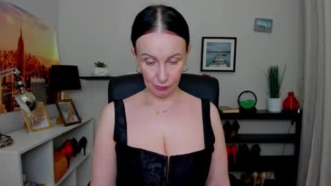 Snapshot of velvet_jasmine chatting on October 16, 6:03 am Jasmine online show from October 16, 6:03 am