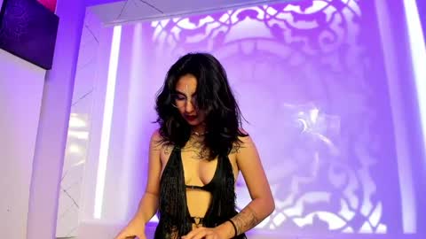 velvet  mystic online show from May 5, 2:41 am