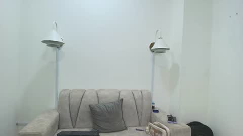 Snapshot of velvet_sex23 chatting on June 21, 4:15 am velvet_sex23 online show from June 21, 4:15 am