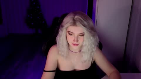 Violet online show from January 18, 1:26 pm