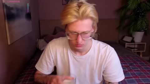 velvetbite online show from January 14, 9:20 pm