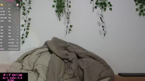 Snapshot of velvetcrystal chatting on March 1, 3:32 am Crystal PVT OPEN online show from March 1, 3:32 am