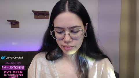 Snapshot of velvetcrystal chatting on November 4, 7:18 am Crystal PVT OPEN online show from November 4, 7:18 am
