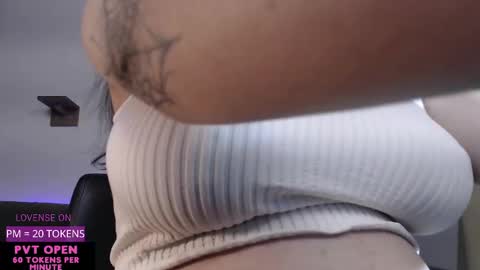 Snapshot of velvetcrystal chatting on November 13, 2:10 am Crystal PVT OPEN online show from November 13, 2:10 am