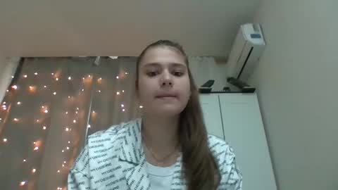 Snapshot of velveted_ivy chatting on November 6, 11:11 am velveted_ivy online show from November 6, 11:11 am