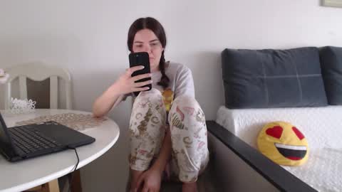 velvetmoon123 online show from March 15, 6:19 am