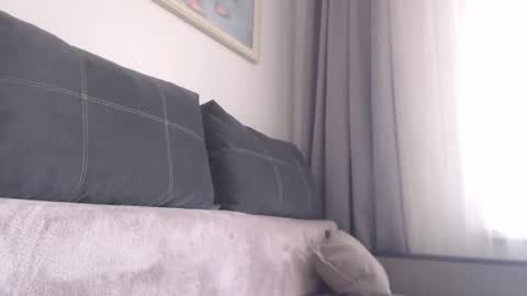 velvetmoon123 online show from March 20, 7:24 am