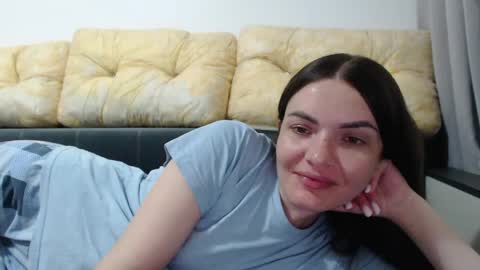 velvetmoon123 online show from April 17, 6:00 pm