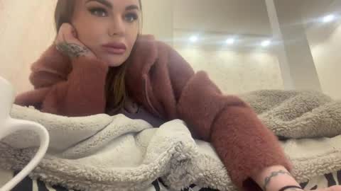 velvetqueen99 online show from April 15, 7:32 pm