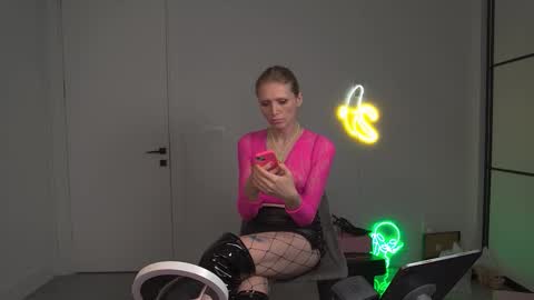 VelvetTGirl online show from March 11, 5:13 am