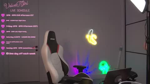 VelvetTGirl online show from April 12, 2:33 pm