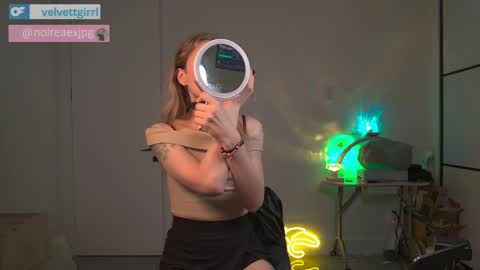 VelvetTGirl online show from April 19, 5:40 am