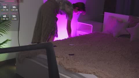 CLEOshort hair  TIna long hair  online show from December 11, 5:37 pm