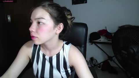 Snapshot of venelope1 chatting on February 13, 5:37 am Venelope 3 online show from February 13, 5:37 am