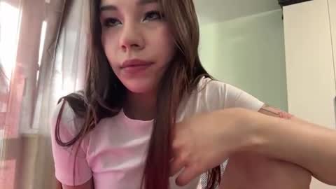 Snapshot of venessasatterwhite chatting on July 5, 2:13 pm Milla online show from July 5, 2:13 pm