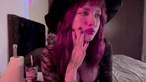 Lanna   online show from October 17, 1:03 pm