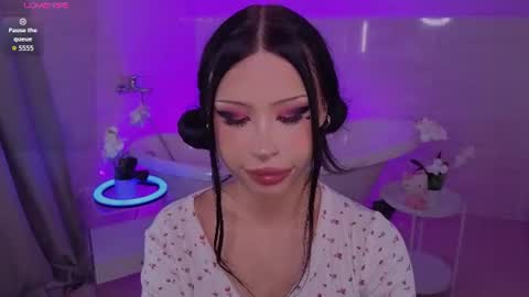 Snapshot of venomeowww_ chatting on July 30, 4:00 am Vivian online show from July 30, 4:00 am