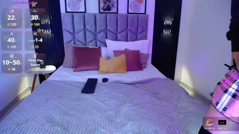 Snapshot of venus_999_ chatting on July 4, 9:54 pm venus_999_ online show from July 4, 9:54 pm