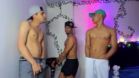 Snapshot of venus_boy2 chatting on November 5, 4:23 am venus_boy2 online show from November 5, 4:23 am