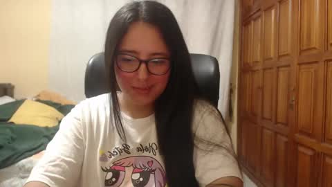Snapshot of venus_cat_ chatting on May 23, 10:25 pm Venus online show from May 23, 10:25 pm