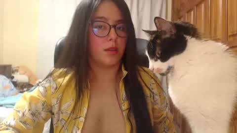 Snapshot of venus_cat_ chatting on June 10, 9:57 pm Venus online show from June 10, 9:57 pm
