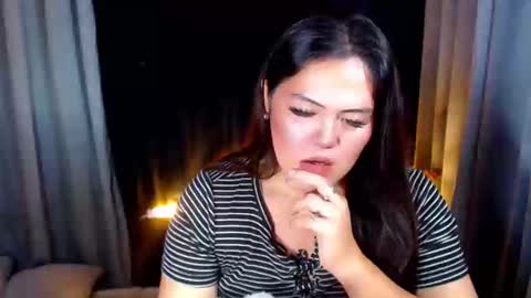 Snapshot of venus_colly chatting on June 3, 2:33 pm I am Colly Your mystery girl online show from June 3, 2:33 pm