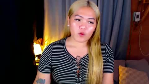 Snapshot of venus_colly chatting on June 21, 1:13 pm I am Colly Your mystery girl online show from June 21, 1:13 pm