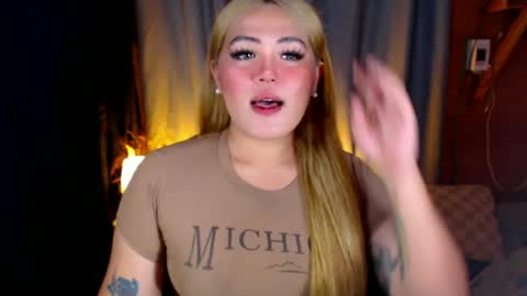 Snapshot of venus_colly chatting on June 27, 1:32 am I am Colly Your mystery girl online show from June 27, 1:32 am