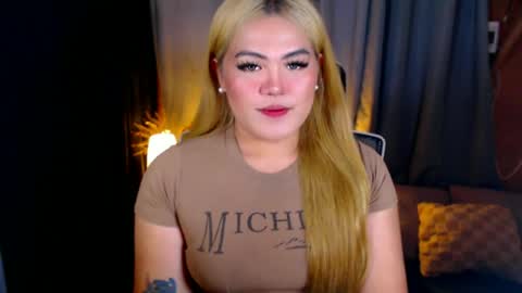 Snapshot of venus_colly chatting on July 6, 4:31 pm I am Colly Your mystery girl online show from July 6, 4:31 pm
