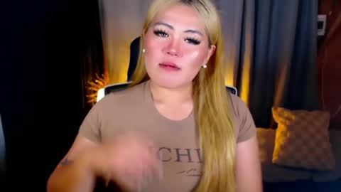 Snapshot of venus_colly chatting on July 7, 4:37 am I am Colly Your mystery girl online show from July 7, 4:37 am