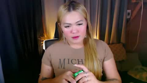 Snapshot of venus_colly chatting on July 14, 3:18 pm I am Colly Your mystery girl online show from July 14, 3:18 pm