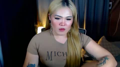 Snapshot of venus_colly chatting on July 18, 4:49 am I am Colly Your mystery girl online show from July 18, 4:49 am