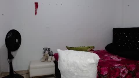 Snapshot of venus_menoza chatting on February 17, 1:21 pm venus_menoza online show from February 17, 1:21 pm