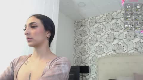 Snapshot of venusandrea29 chatting on May 4, 12:01 pm Venus online show from May 4, 12:01 pm