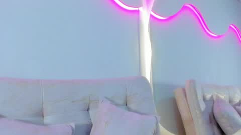 venus online show from April 21, 2:01 pm