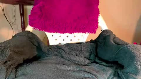 Snapshot of venustrav chatting on November 10, 1:37 am Venus online show from November 10, 1:37 am