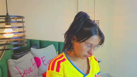 Snapshot of verabest chatting on June 1, 11:23 am Domelipa online show from June 1, 11:23 am