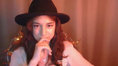 Una online show from November 4, 1:54 pm