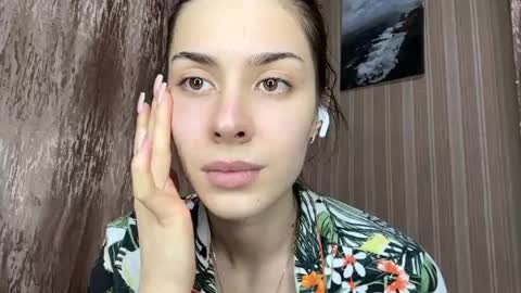 Ayla online show from April 19, 1:21 pm