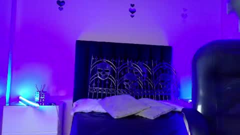 vergil_noir online show from June 10, 4:23 am