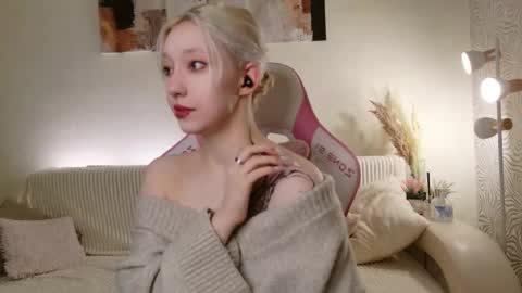 Snapshot of vergin_smell chatting on October 18, 6:16 am Mia online show from October 18, 6:16 am