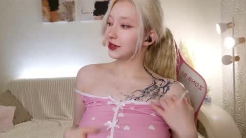 Snapshot of vergin_smell chatting on October 22, 2:06 pm Mia online show from October 22, 2:06 pm