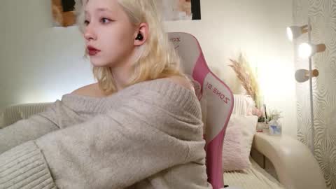 Snapshot of vergin_smell chatting on October 23, 7:29 am Mia online show from October 23, 7:29 am