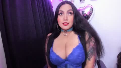 Snapshot of vero_jhonson chatting on February 9, 3:32 am  karolina online show from February 9, 3:32 am