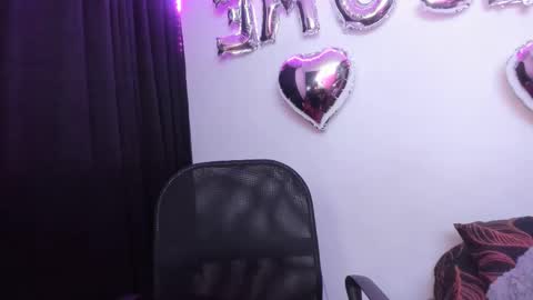 Snapshot of vero_jhonson chatting on February 9, 6:33 am  karolina online show from February 9, 6:33 am