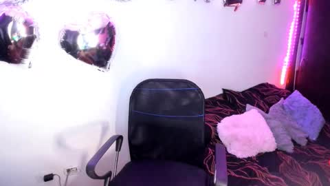 Snapshot of vero_jhonson chatting on February 23, 3:24 am  karolina online show from February 23, 3:24 am