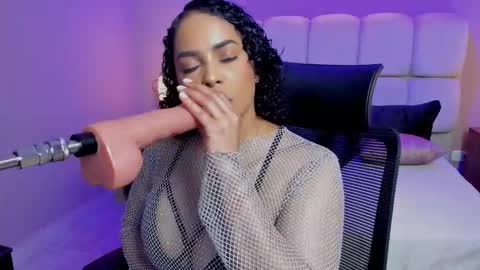 Snapshot of vero_milff chatting on November 27, 7:38 pm Vero online show from November 27, 7:38 pm