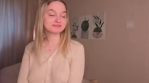 Snapshot of verocat chatting on September 24, 8:06 am Veronica online show from September 24, 8:06 am